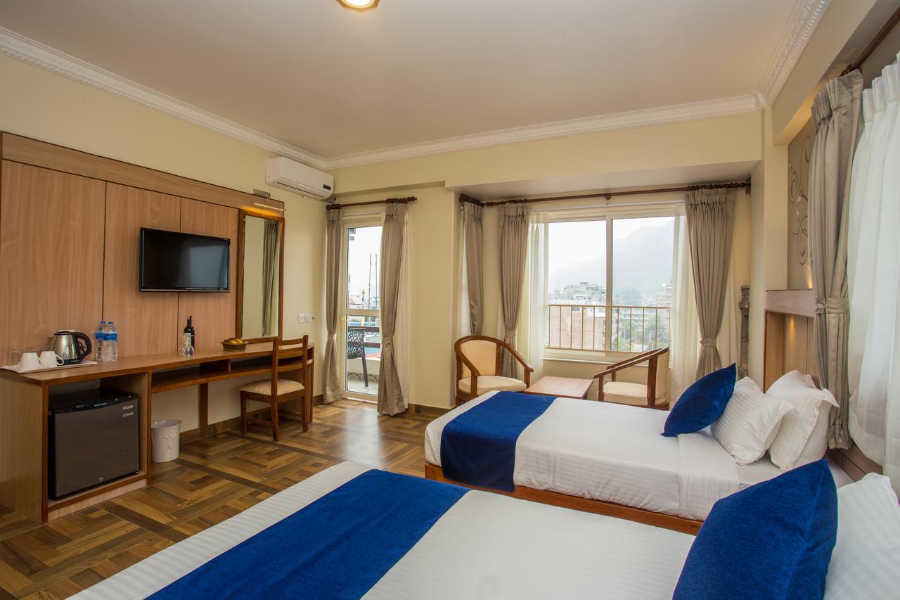 Hotel White Pearl Покхара Екстер'єр фото