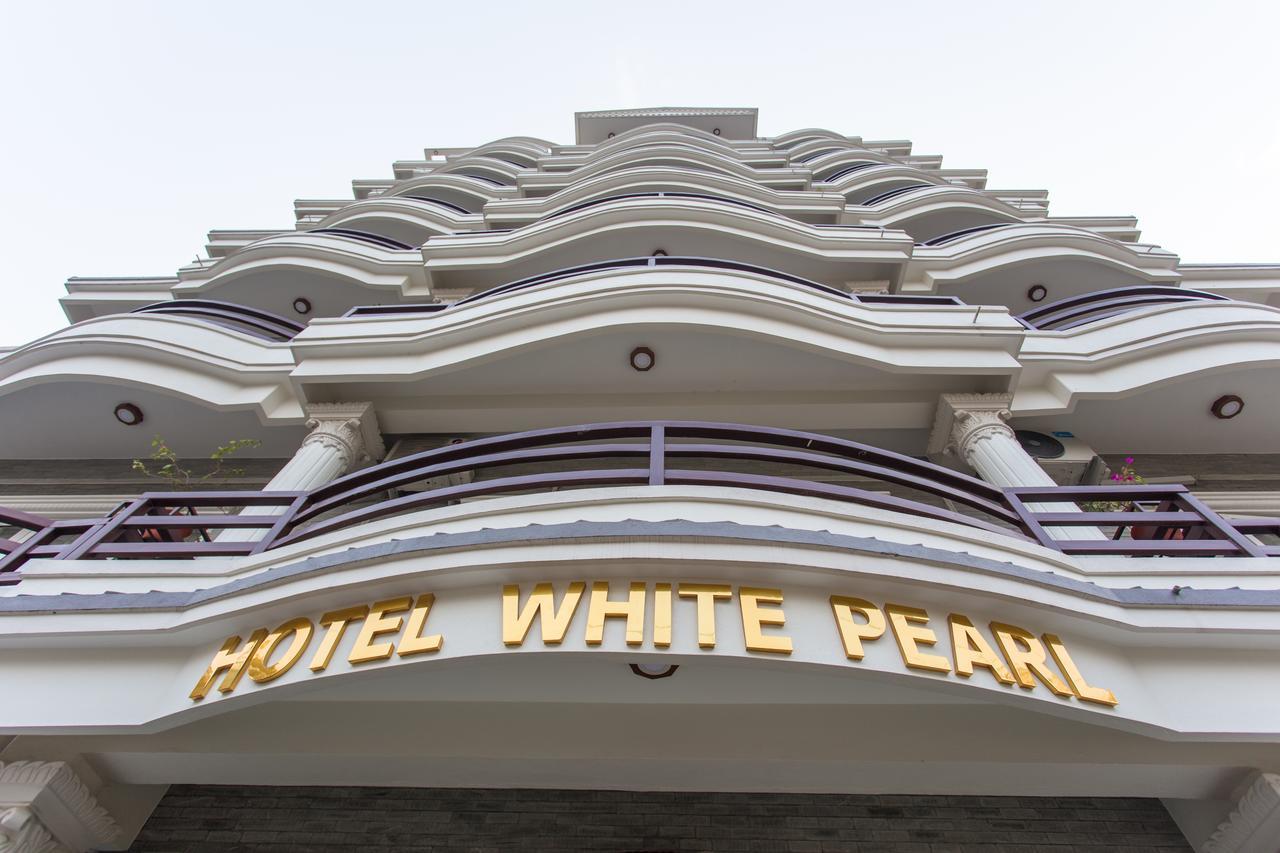 Hotel White Pearl Покхара Екстер'єр фото