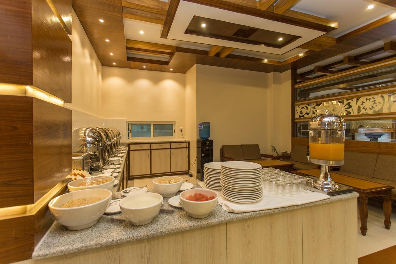 Hotel White Pearl Покхара Екстер'єр фото