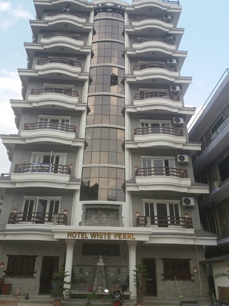 Hotel White Pearl Покхара Екстер'єр фото