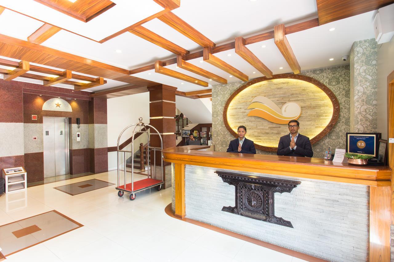 Hotel White Pearl Покхара Екстер'єр фото