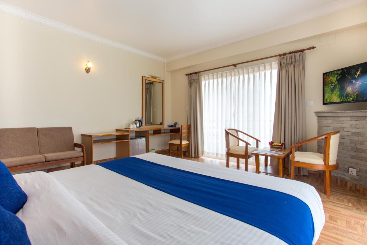 Hotel White Pearl Покхара Екстер'єр фото
