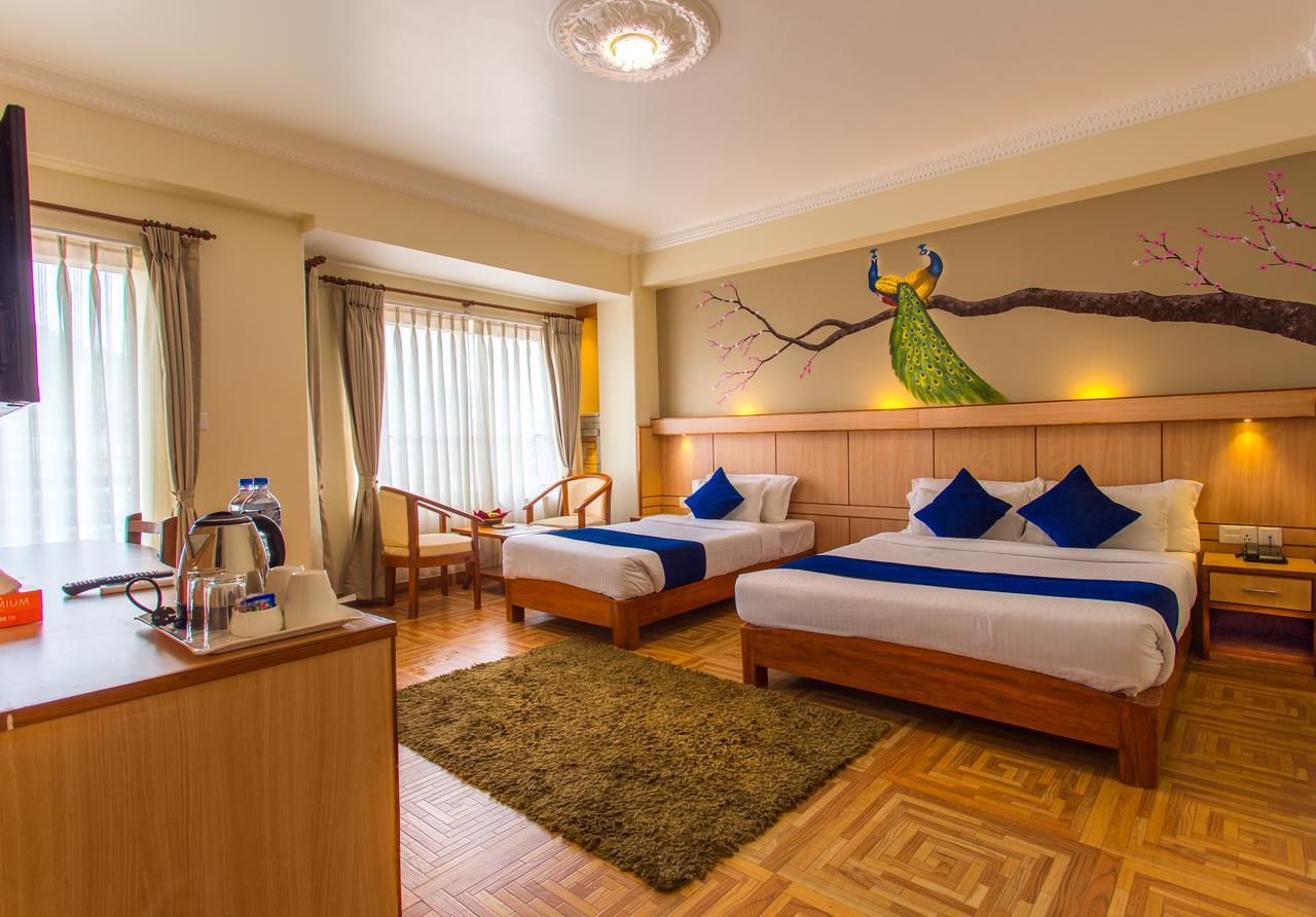 Hotel White Pearl Покхара Екстер'єр фото