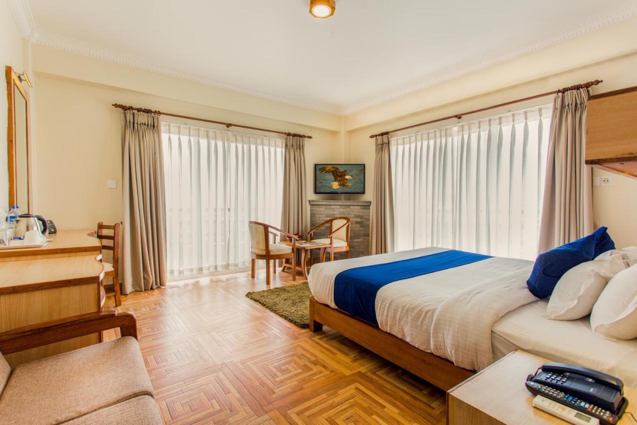 Hotel White Pearl Покхара Екстер'єр фото