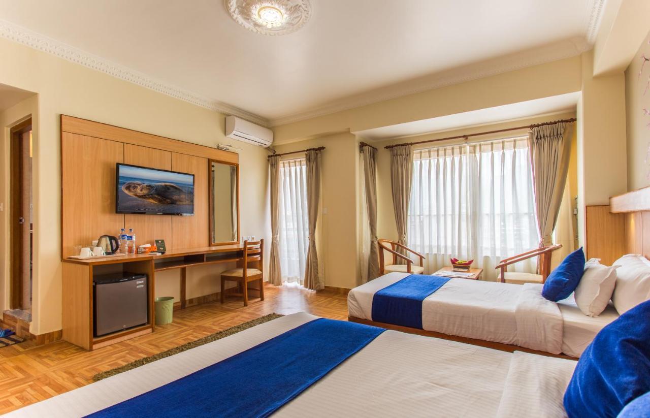 Hotel White Pearl Покхара Екстер'єр фото