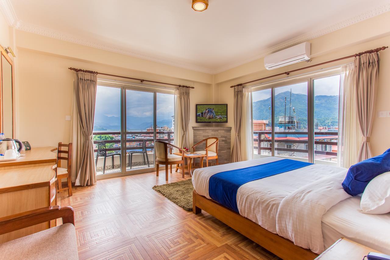 Hotel White Pearl Покхара Екстер'єр фото