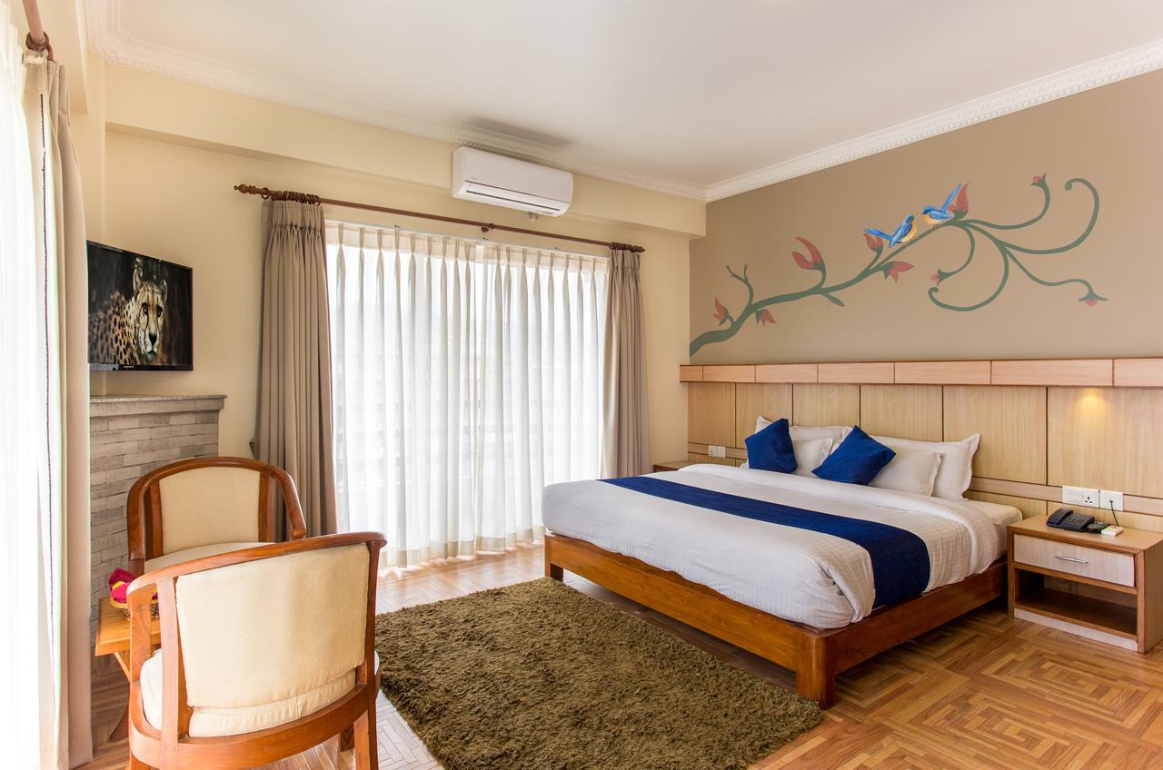 Hotel White Pearl Покхара Екстер'єр фото