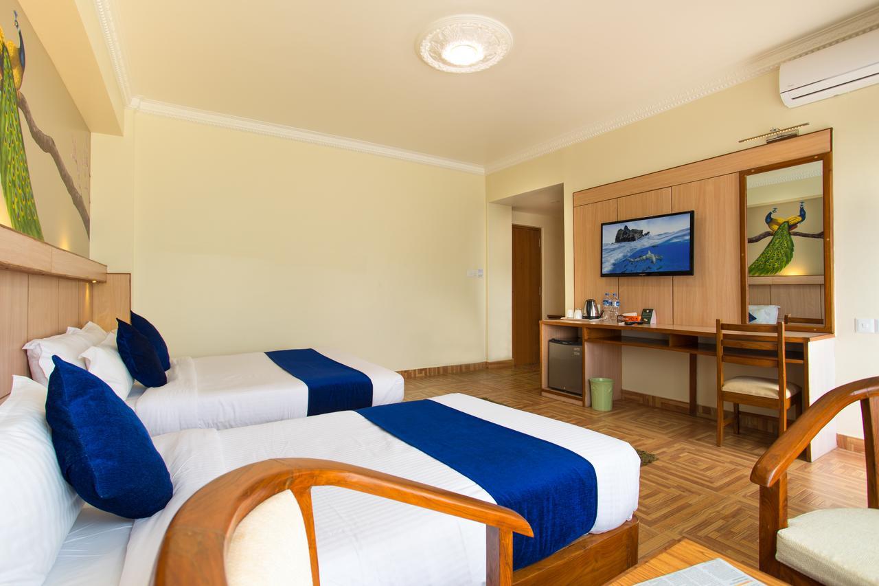 Hotel White Pearl Покхара Екстер'єр фото
