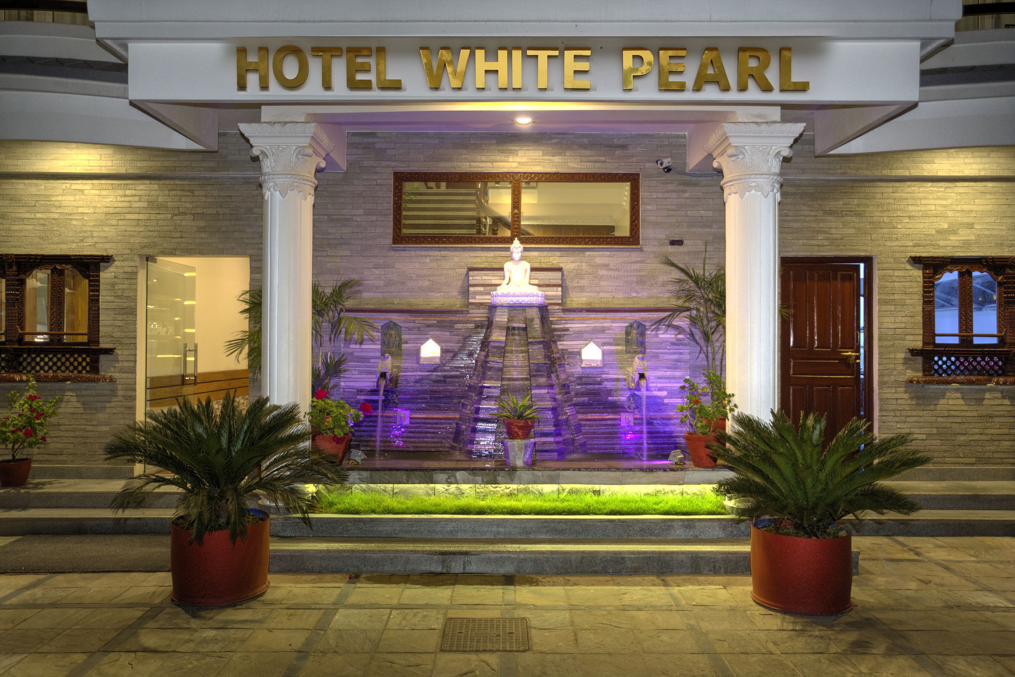 Hotel White Pearl Покхара Екстер'єр фото