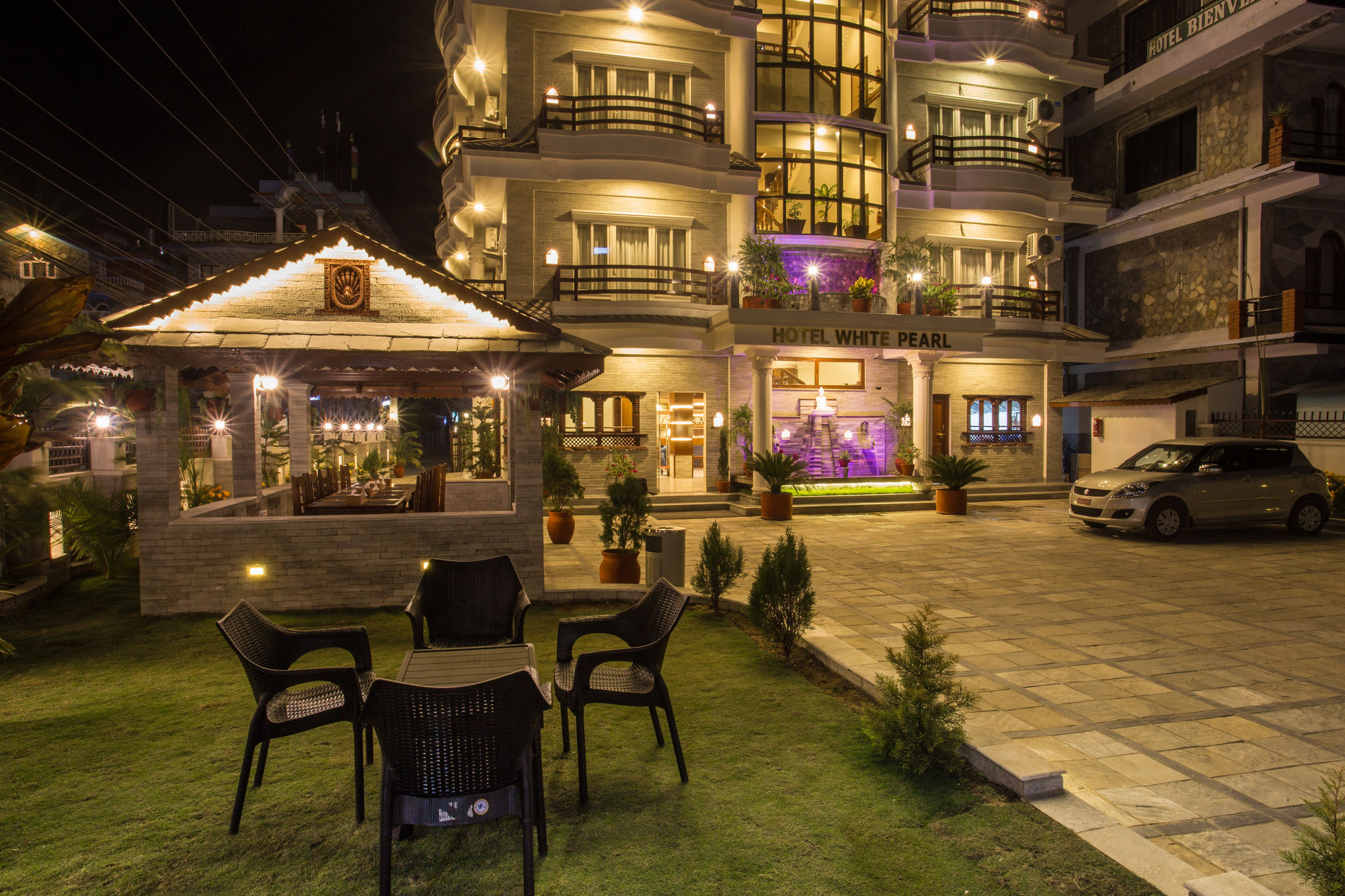 Hotel White Pearl Покхара Екстер'єр фото