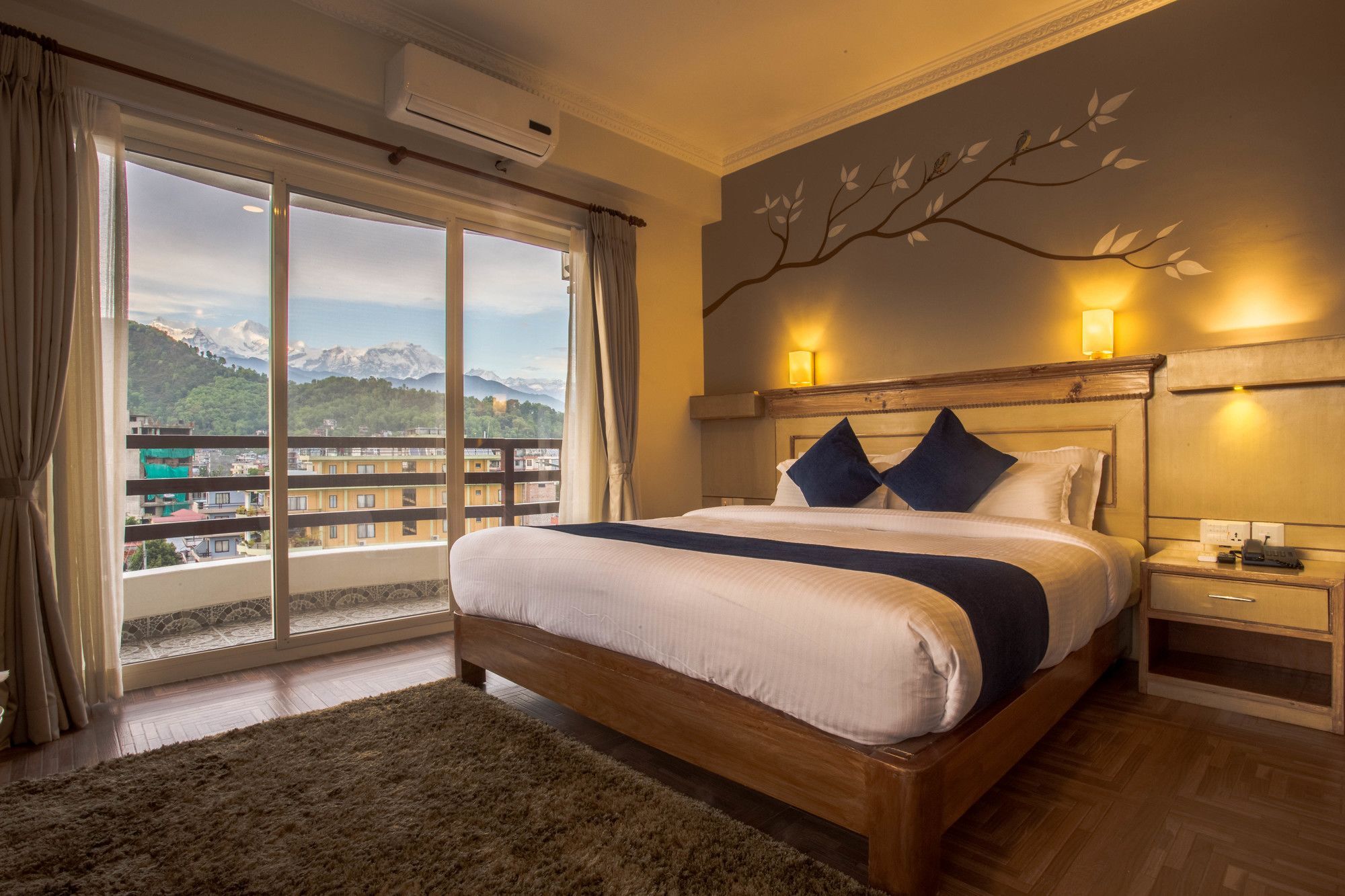 Hotel White Pearl Покхара Екстер'єр фото