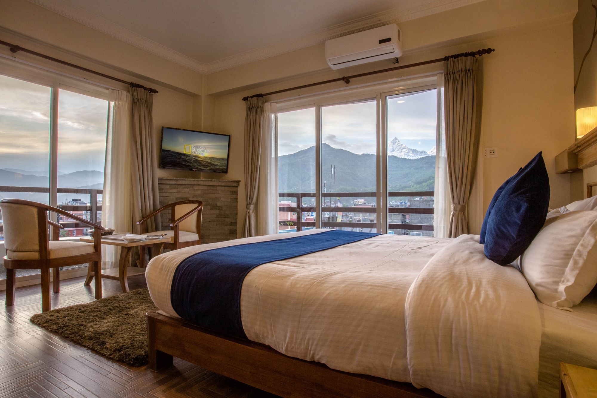 Hotel White Pearl Покхара Екстер'єр фото