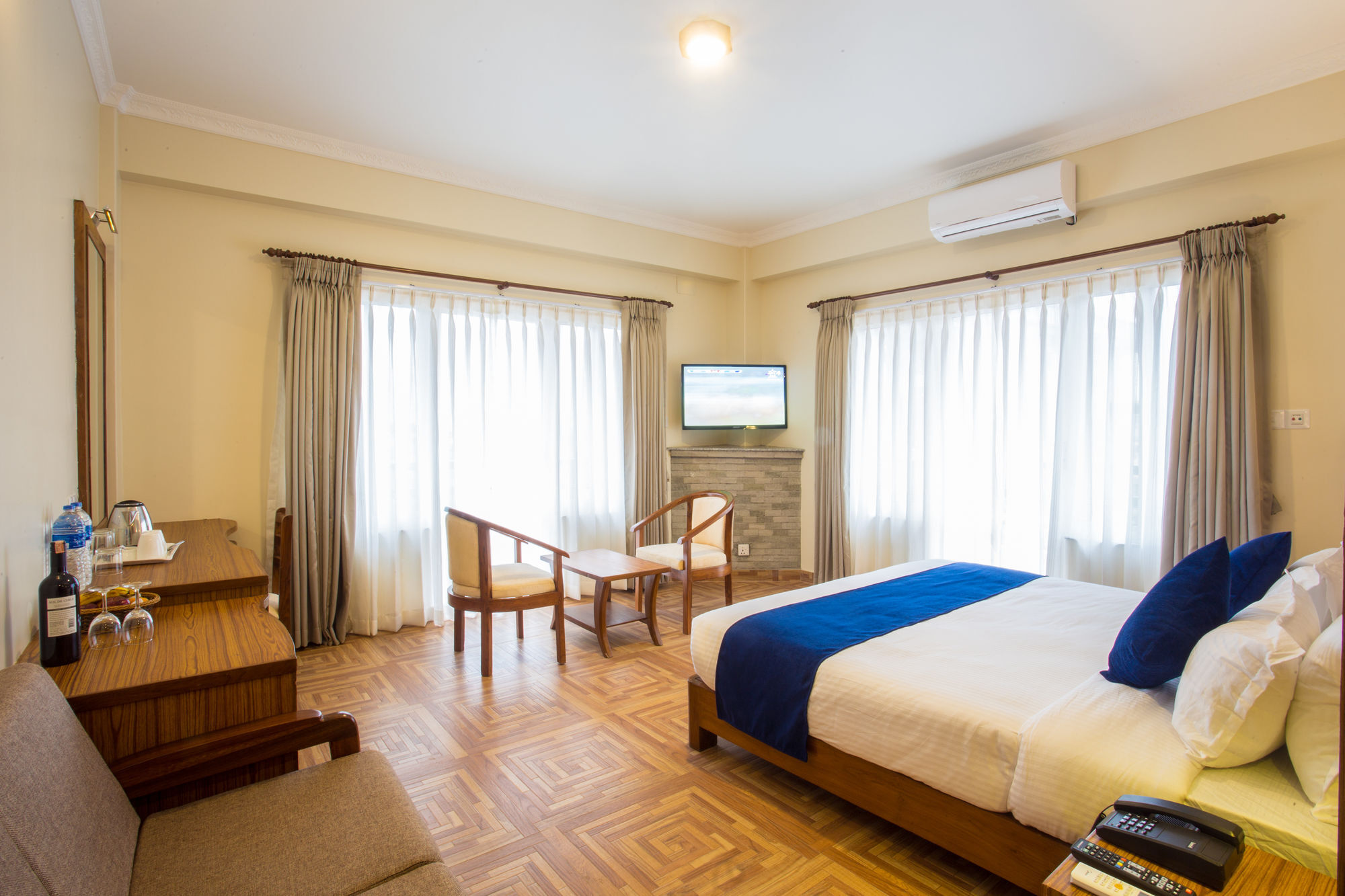 Hotel White Pearl Покхара Екстер'єр фото