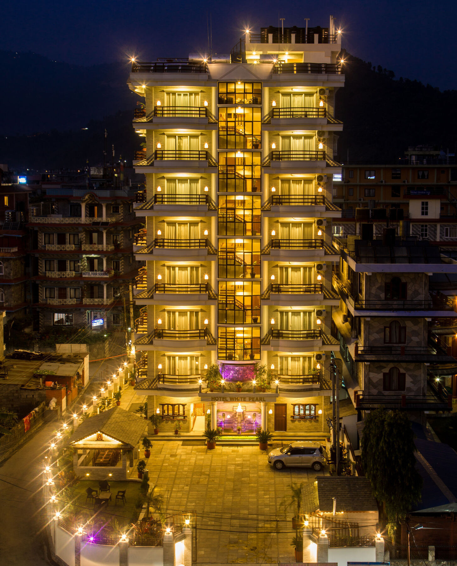 Hotel White Pearl Покхара Екстер'єр фото