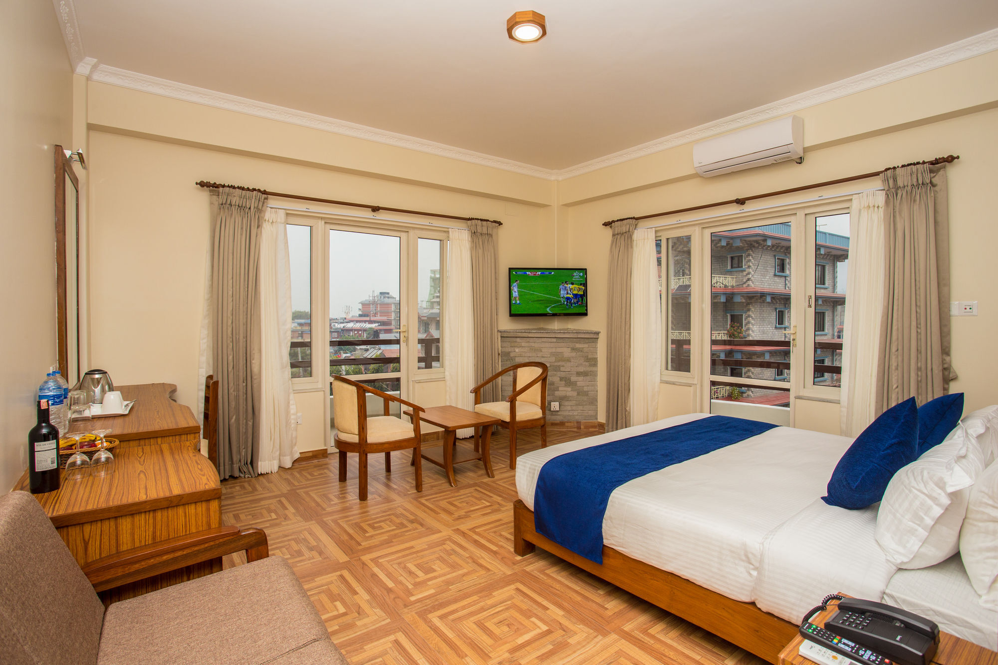 Hotel White Pearl Покхара Екстер'єр фото