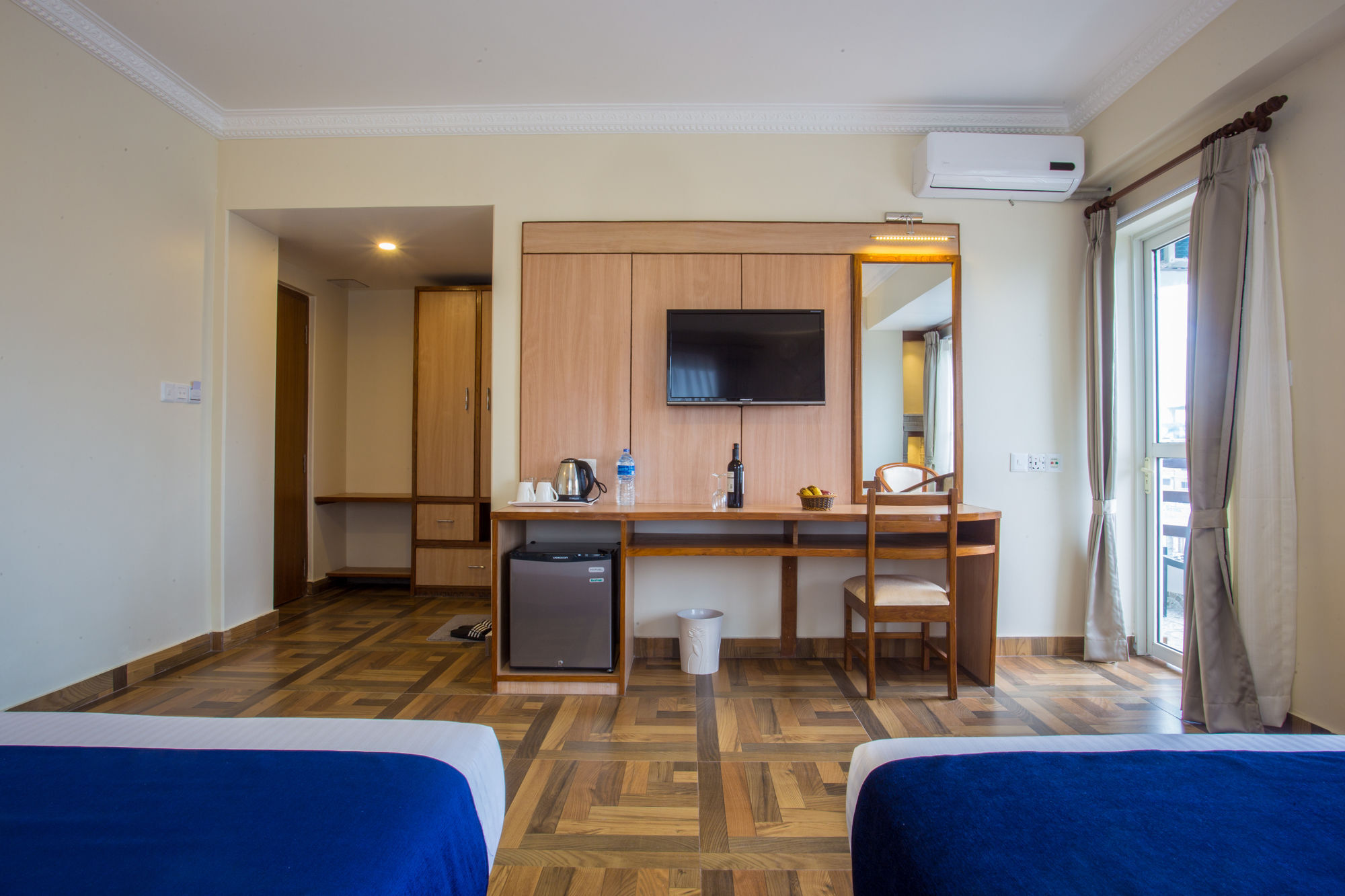 Hotel White Pearl Покхара Екстер'єр фото