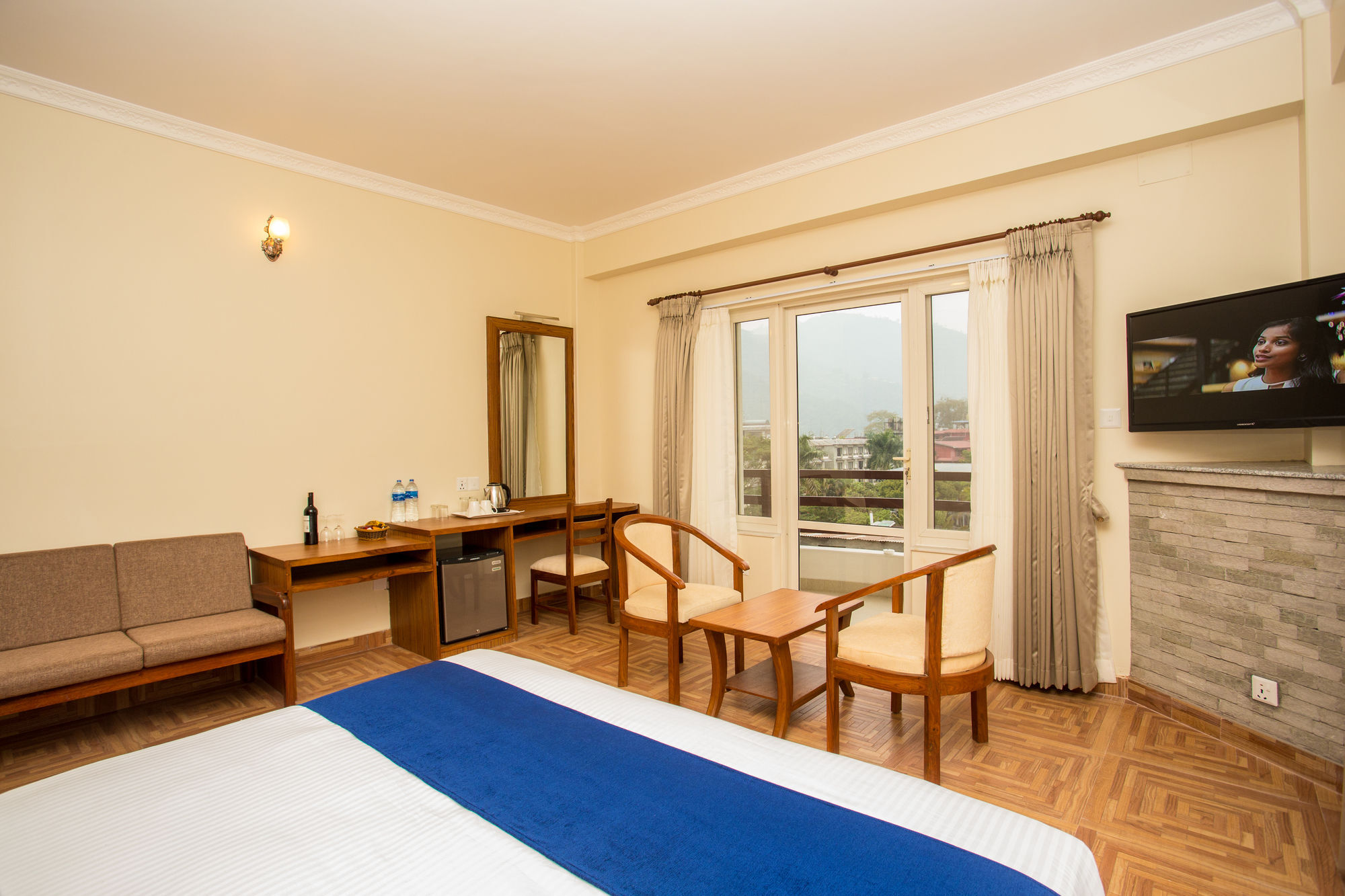 Hotel White Pearl Покхара Екстер'єр фото